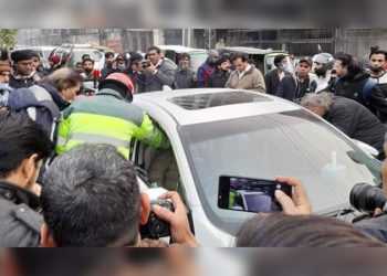 Journalist shot dead outside Lahore Press Club