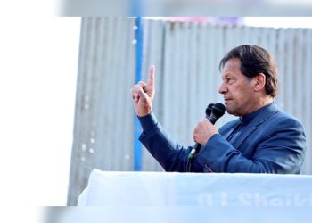 PM Imran lashes out at opposition in Mandi Bahauddin