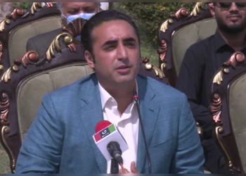 Agitated Bilawal hits out at PM Imran for criticising Zardari