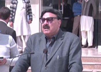 Sheikh Rashid sounds alarm for PTI ministers looking to join opposition ahead of no-confidence motion