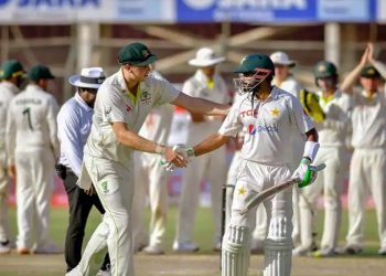 From PM Imran to cricket legends, Twitter hails fighting effort of Pakistan cricket team