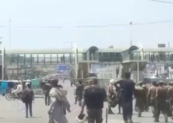 Punjab police start shelling; Azadi march begins despite blockades across country
