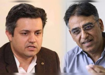 Pilots who fly Imran to jalsas being threatened, claims PTI leadership