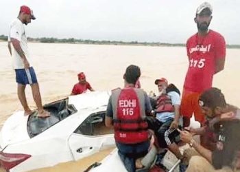 Child dead, six people missing after flash flood swept car at M9 link road