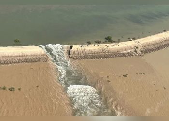 Manchhar Lake continues to overflow despite multiple relief cuts
