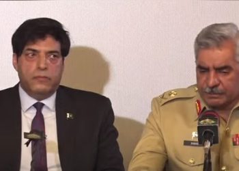 Army vs Imran Khan: DG ISI tells Khan to not hold secret meetings with COAS and blame army in daylight