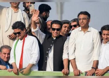 Imran claims to be in contact with establishment to solve political crisis