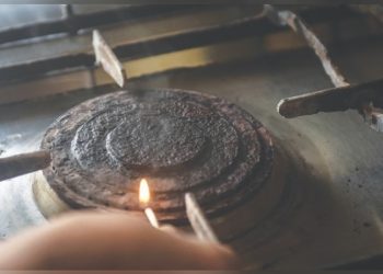 Gas loadshedding peaks in Karachi as winter approaches