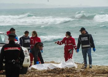 Fifty-nine people, including 28 Pakistani, die in boat wreck on Italian coast