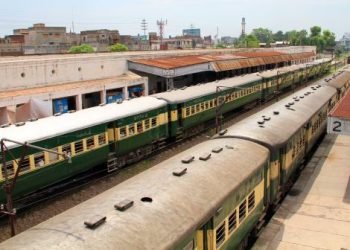 Flooded tracks continue to delay trains in Pakistan