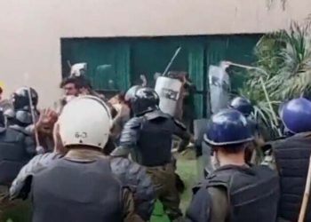 Punjab police flagrantly violates court orders to hold operation at Zaman Park