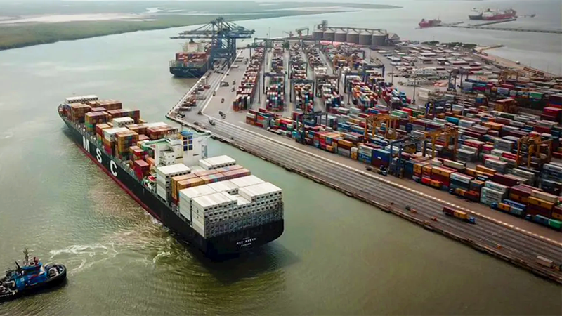 Government to hand over Karachi port terminals to UAE