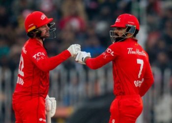 Batters run amok in Pindi as United win a thriller against Sultans to qualify for playoffs