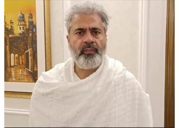 Anchorperson Imran Riaz Khan arrested at Islamabad Airport while departing for Hajj