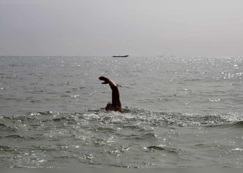 Two drown in Karachi’s Clifton and Hawkesbay beaches despite swimming ban