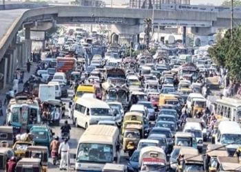 Monsoon rains wreak havoc on Karachi’s roads, causing severe traffic disruptions